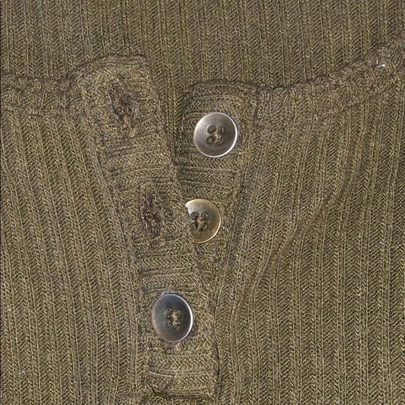 Army green long-sleeve crop top - Picture 3 of 3